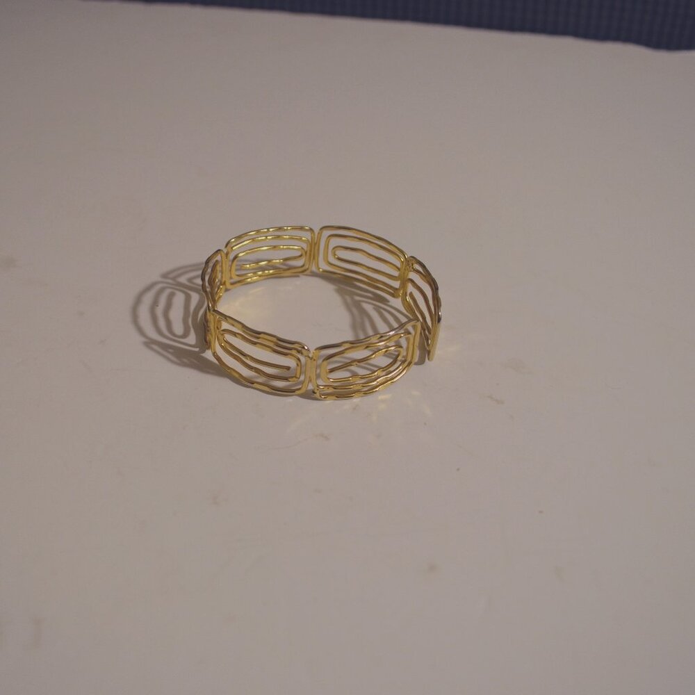 Bracelet Unnamed Gold Wire Bended in Rectangular Swirls Chain Gap of Opening OS